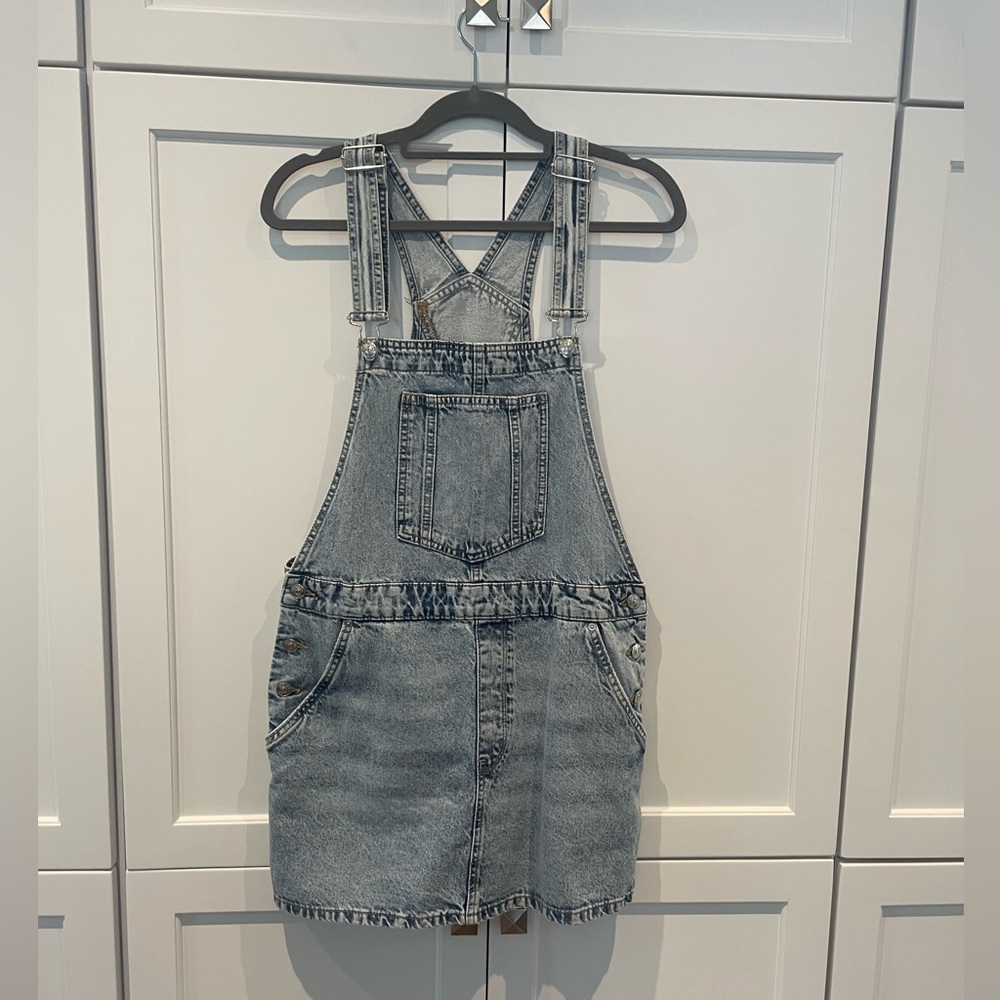 Womens overall Jean skirt size medium. Never worn